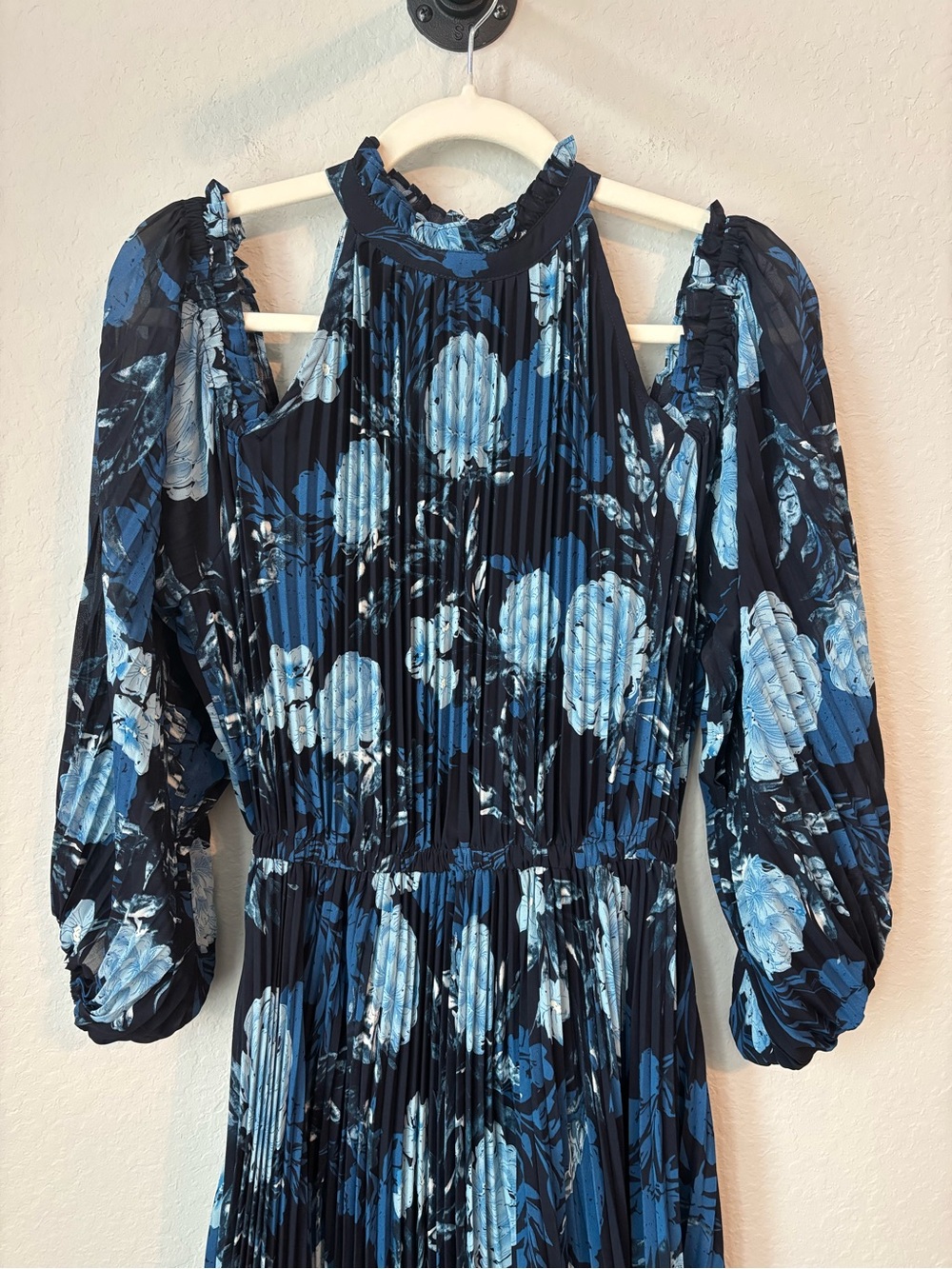 NEW Petal & Pup Hilary Pleated Blue Floral Long Sleeve Maxi Dress Size Medium - Picture 8 of 12